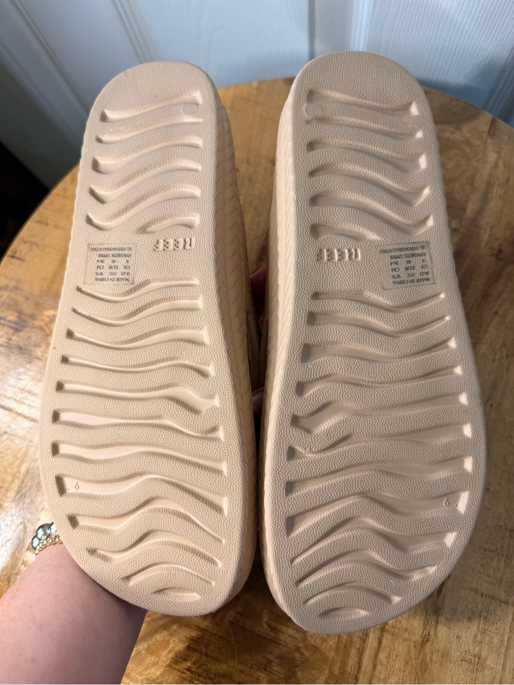 Reef Neutral Beige Foam Thong Sandals NWOT - Picture 3 of 4